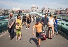 London - Thames - Millenium Bridge - 01