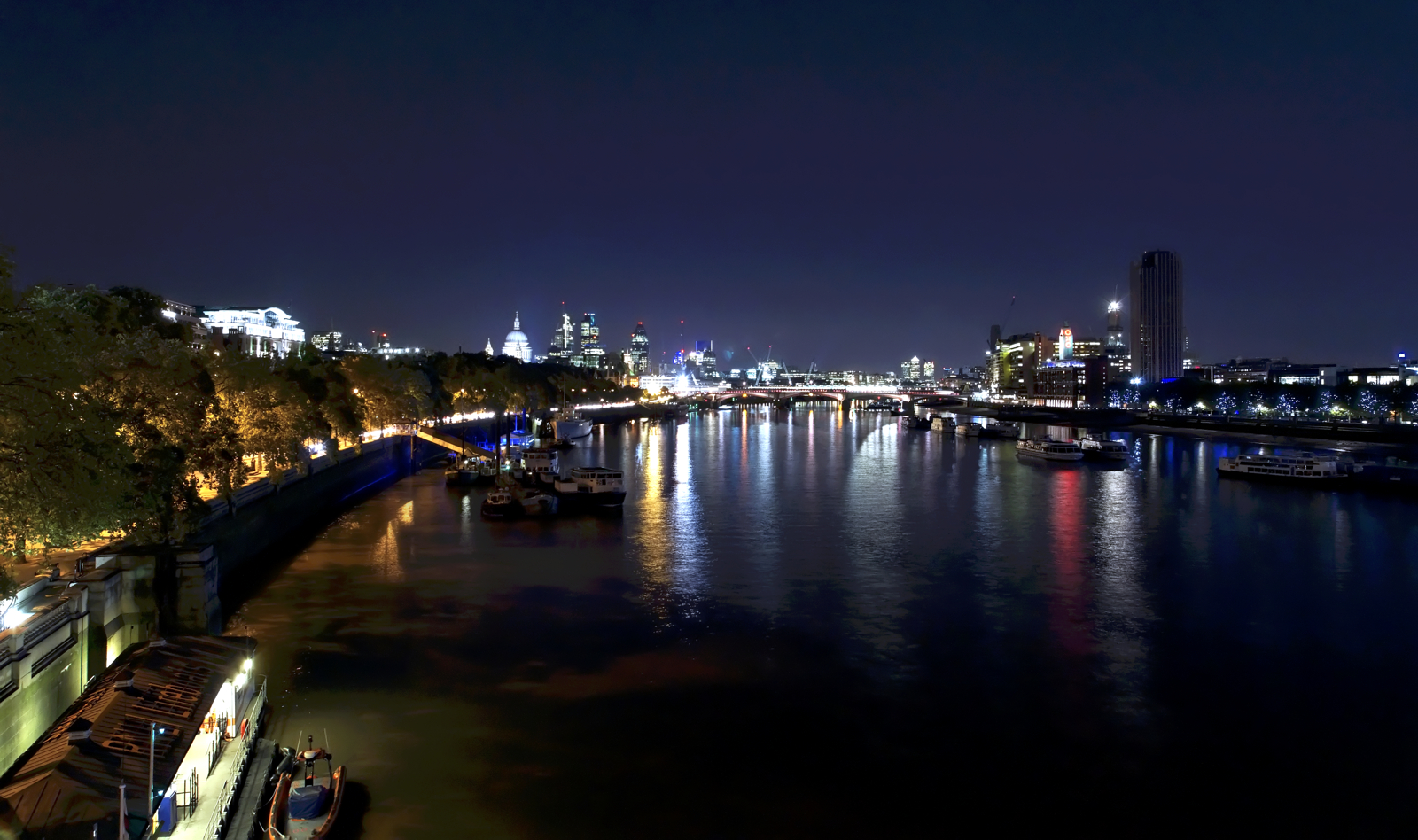 London Themseufer bei Nacht - Panorama Citylights