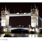 London Tower Bridge bei Nacht