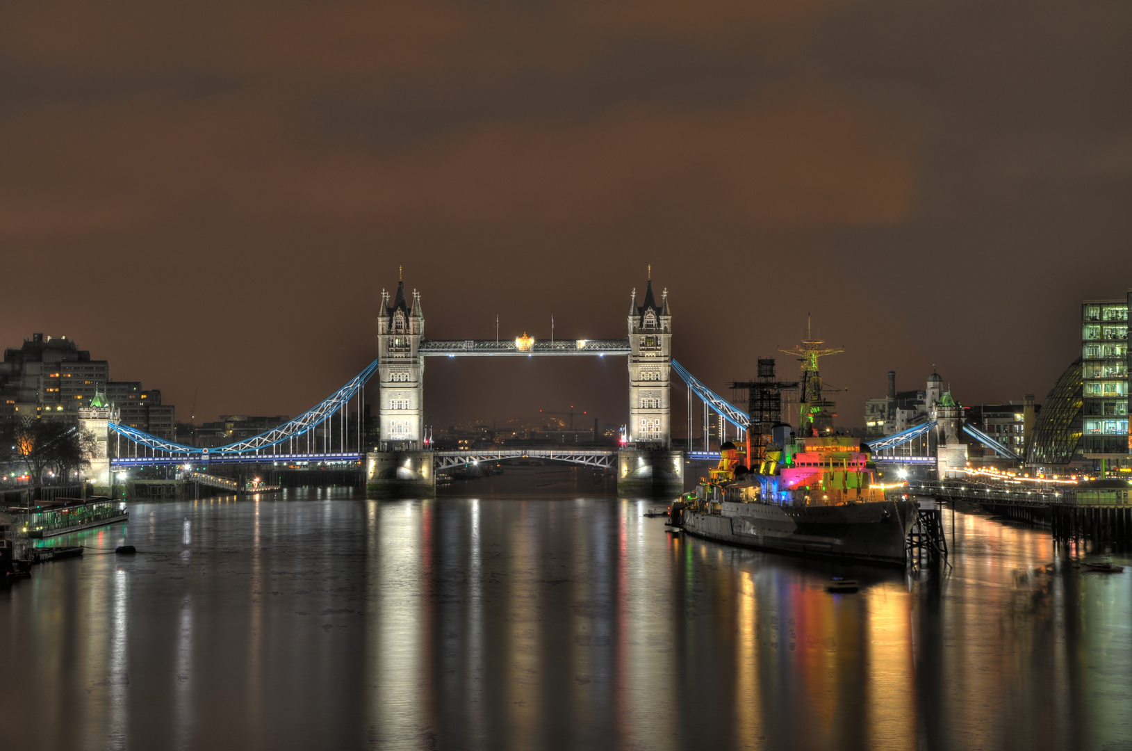 London Tower Bridge bei Nacht HDR