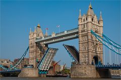 London - Tower Bridge "Geöffnet"