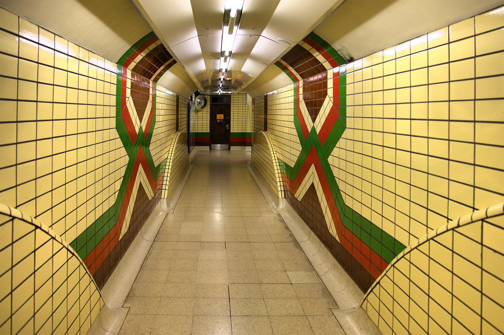 London Tube, Piccadilly Circus Station