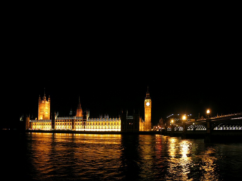 London unter schwarzem Himmel