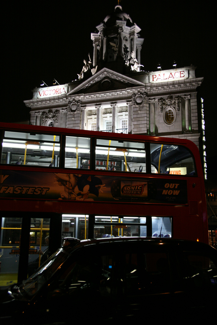 London Victoria Palace - AEC Routemaster Bus - Taxi