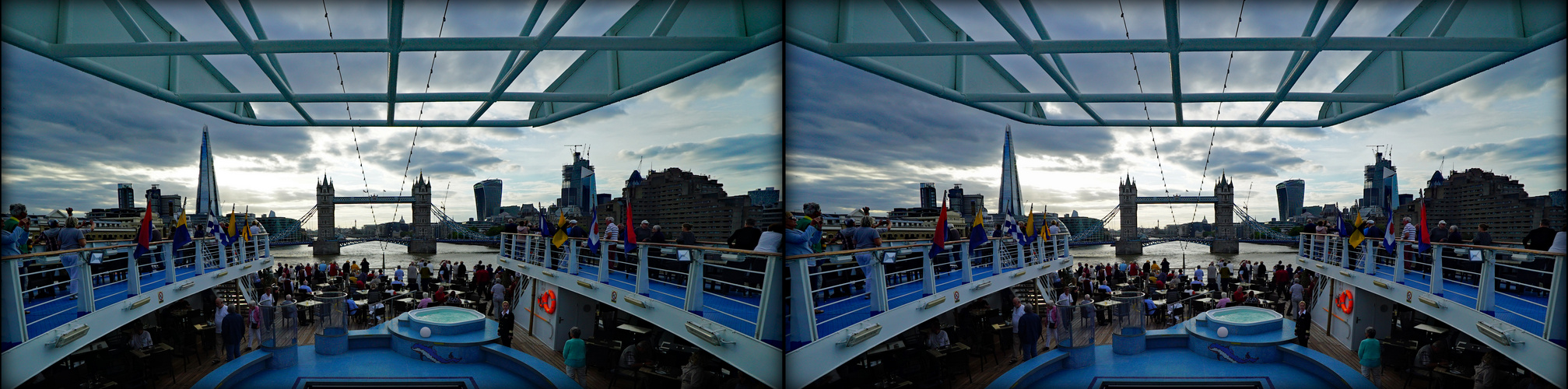 London vom Heck  -  Blick auf dieTowerbridge