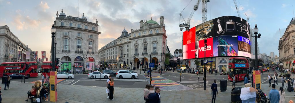 London vom Piccadilly aus gesehen .