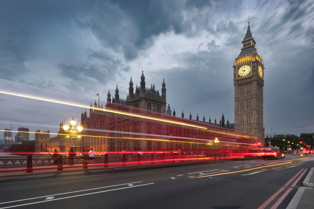 London, Westminster Bridge mit dem Palace of Westminster und dem Big Ben im Hintergrund