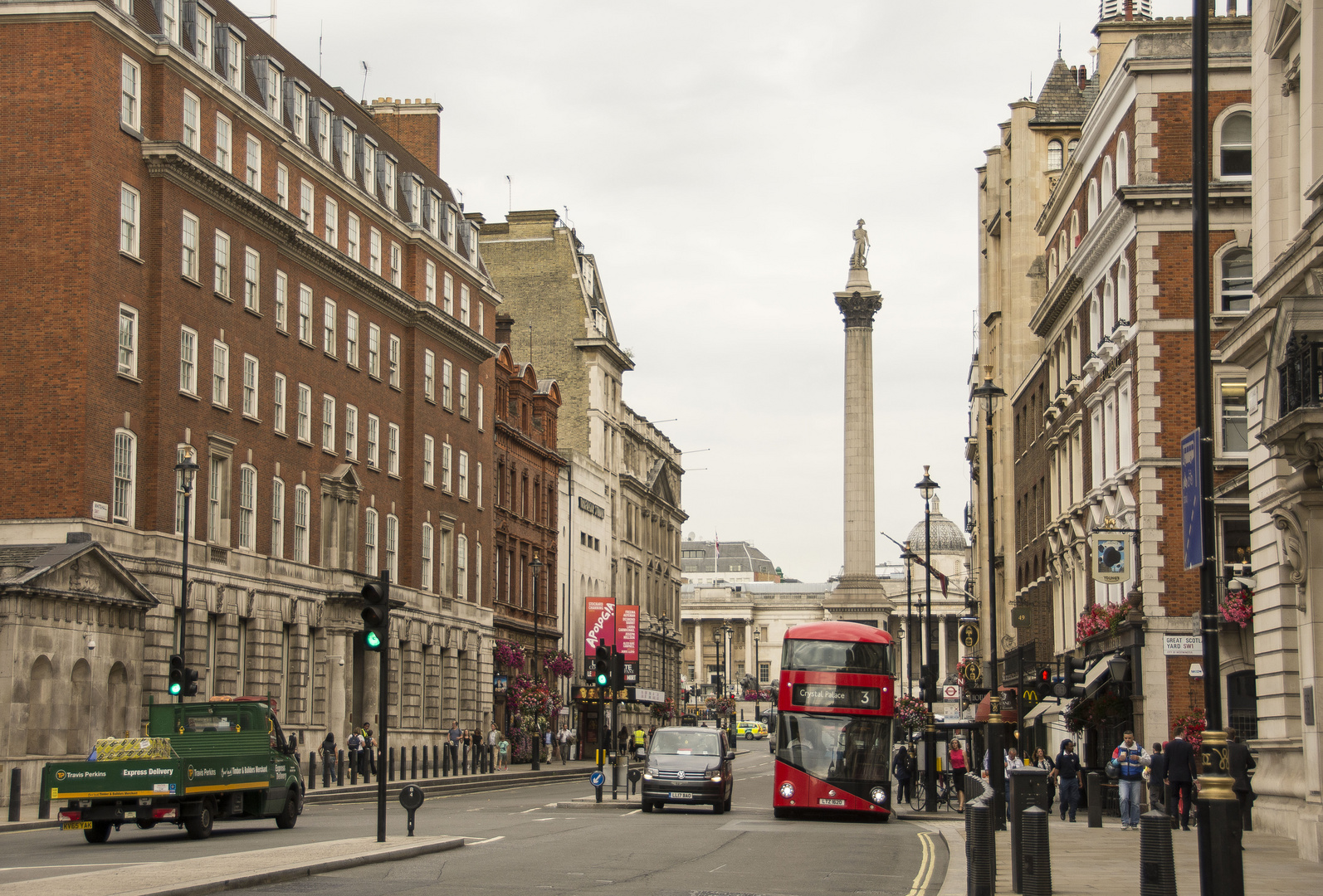 London - Whitehall - Trafalgar Square