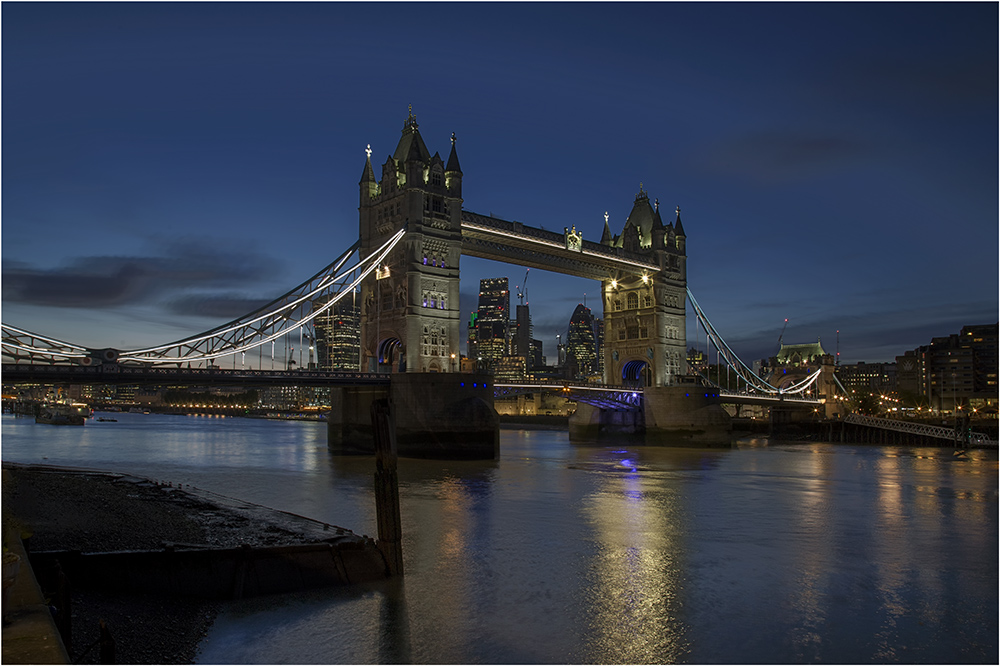 Londoner  Brücke bei Nacht