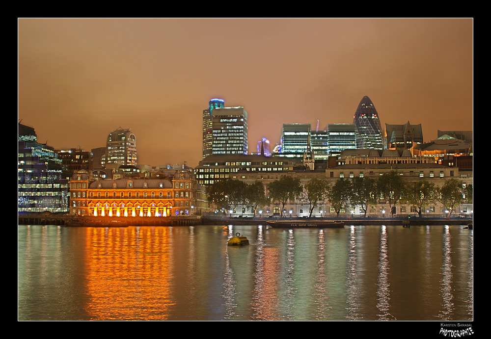 Londoner Themse bei Nacht