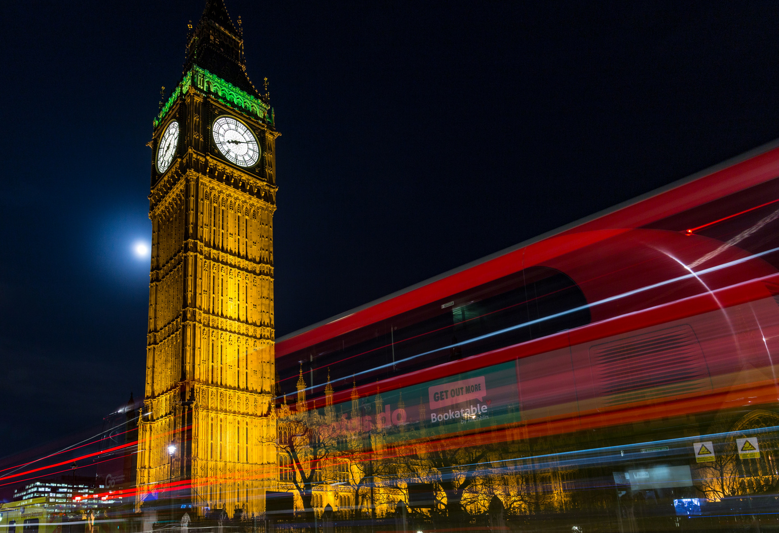 London's night in Motion