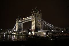 LONDON_Tower Bridge bei Nacht