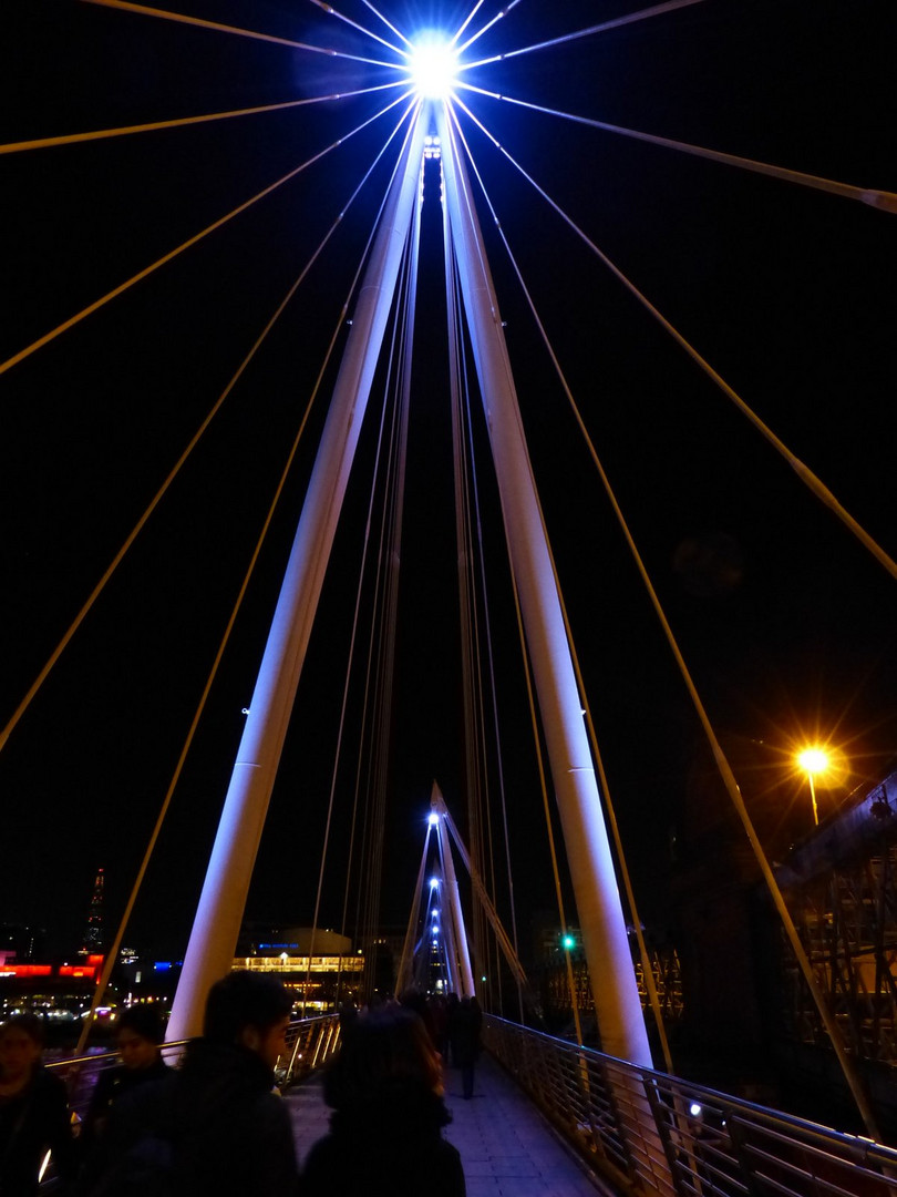 Londres - Westminster Bridge la nuit.