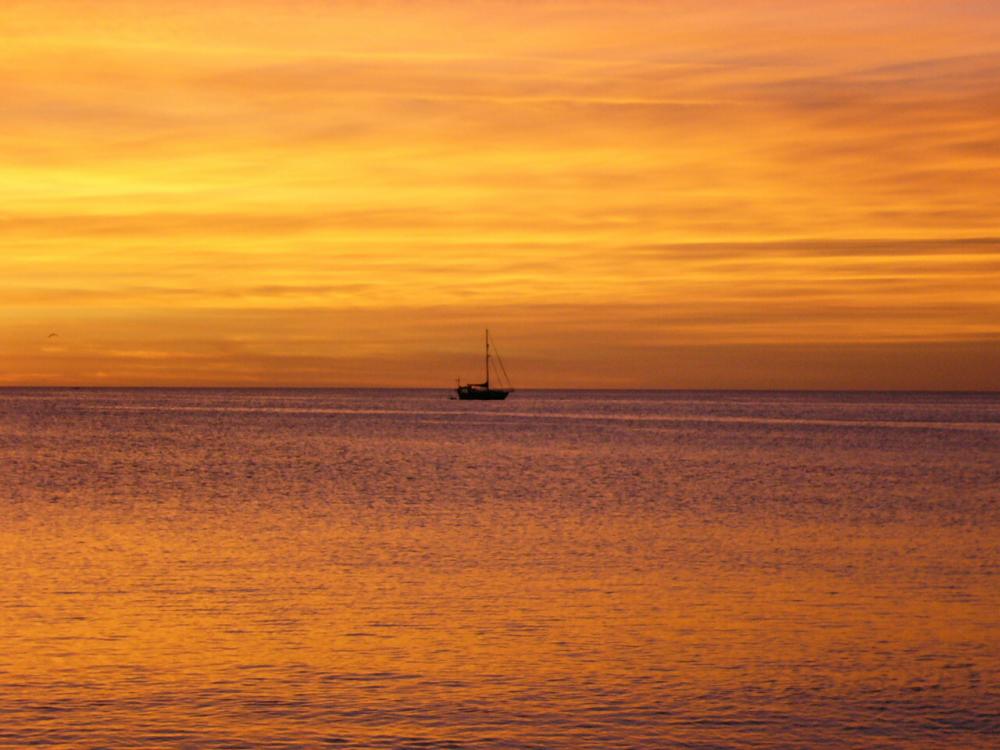 Lone boat i a red, red sun