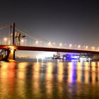 "Lonely Walker" Friedrich-Ebert-Brücke bei Nacht.