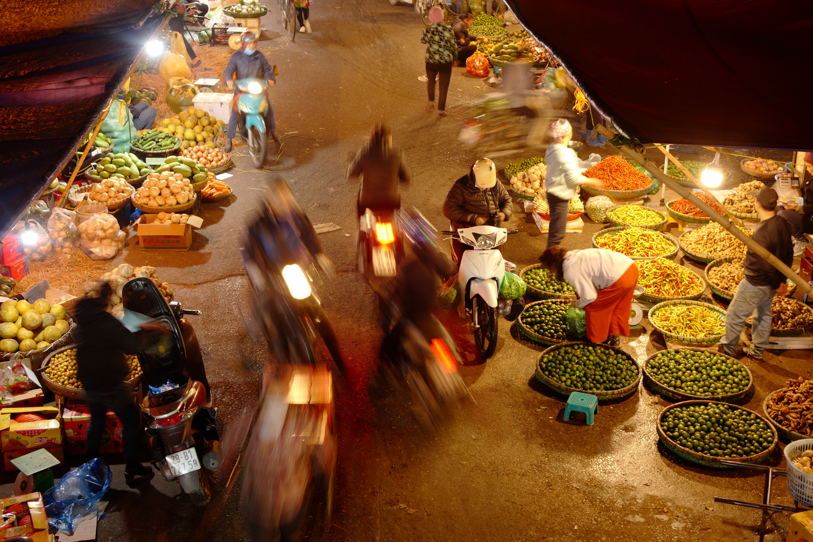 Long Bien Nachtmarkt Hanoi Vietnam