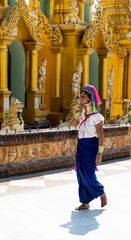 long neck woman at Pagoda Yangon