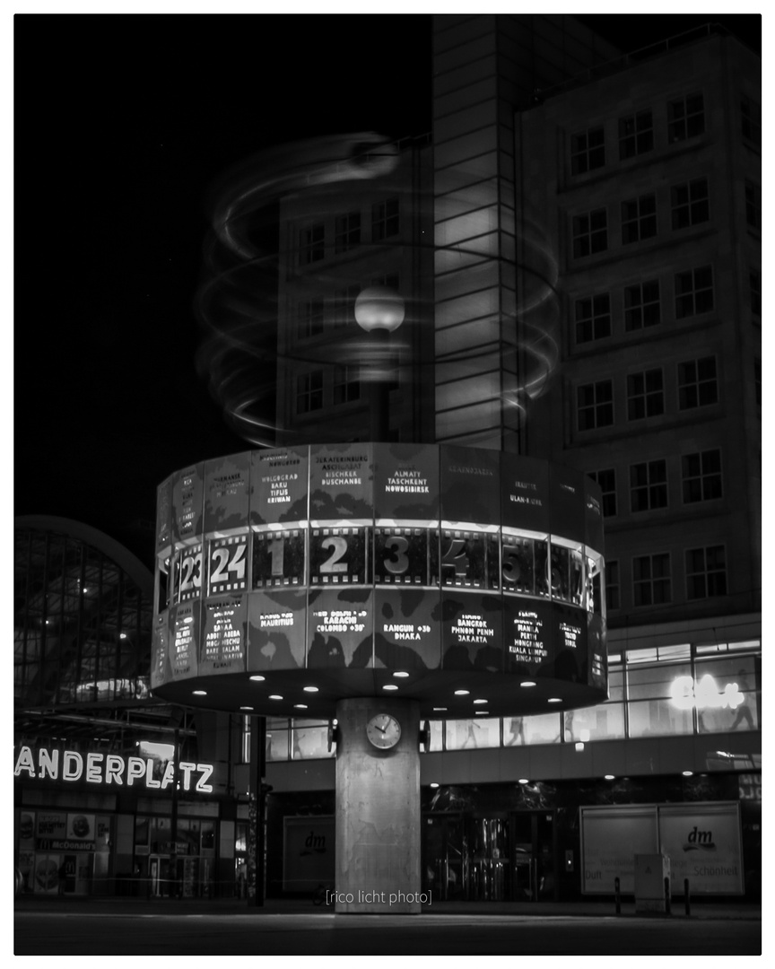 Longexp. Weltzeituhr Alexanderplatz