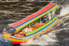 Longtail-Boot auf dem Chao Phraya - Bangkok