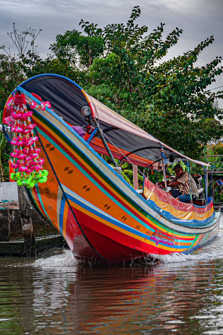 Longtailboat on the Khlong Lat Mayom