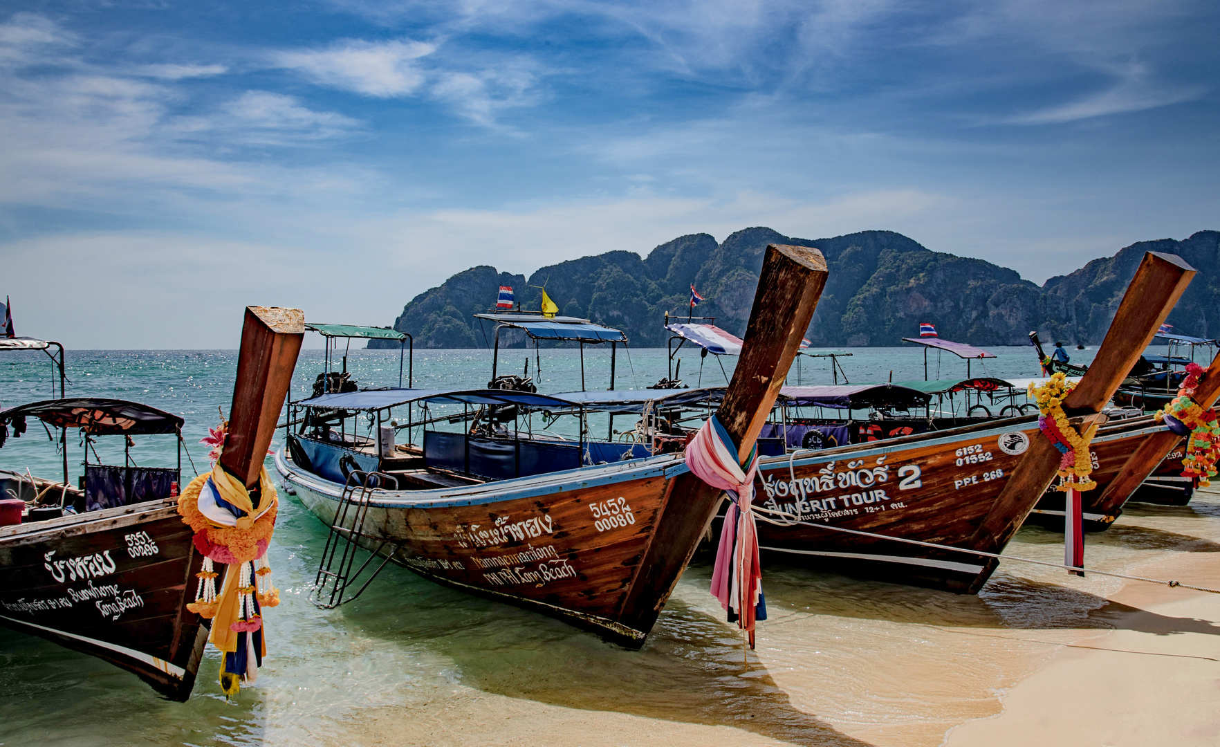 Longtailboote auf Ko Phi Phi