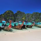 Longtailboote in der Lagune von Koh Phi Phi Lee