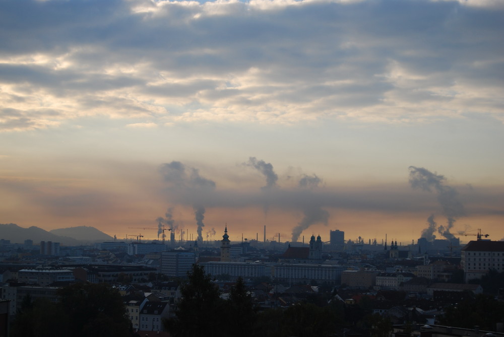 ... look daddy their is smoke up in the sky ...