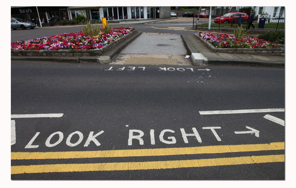 look right ->