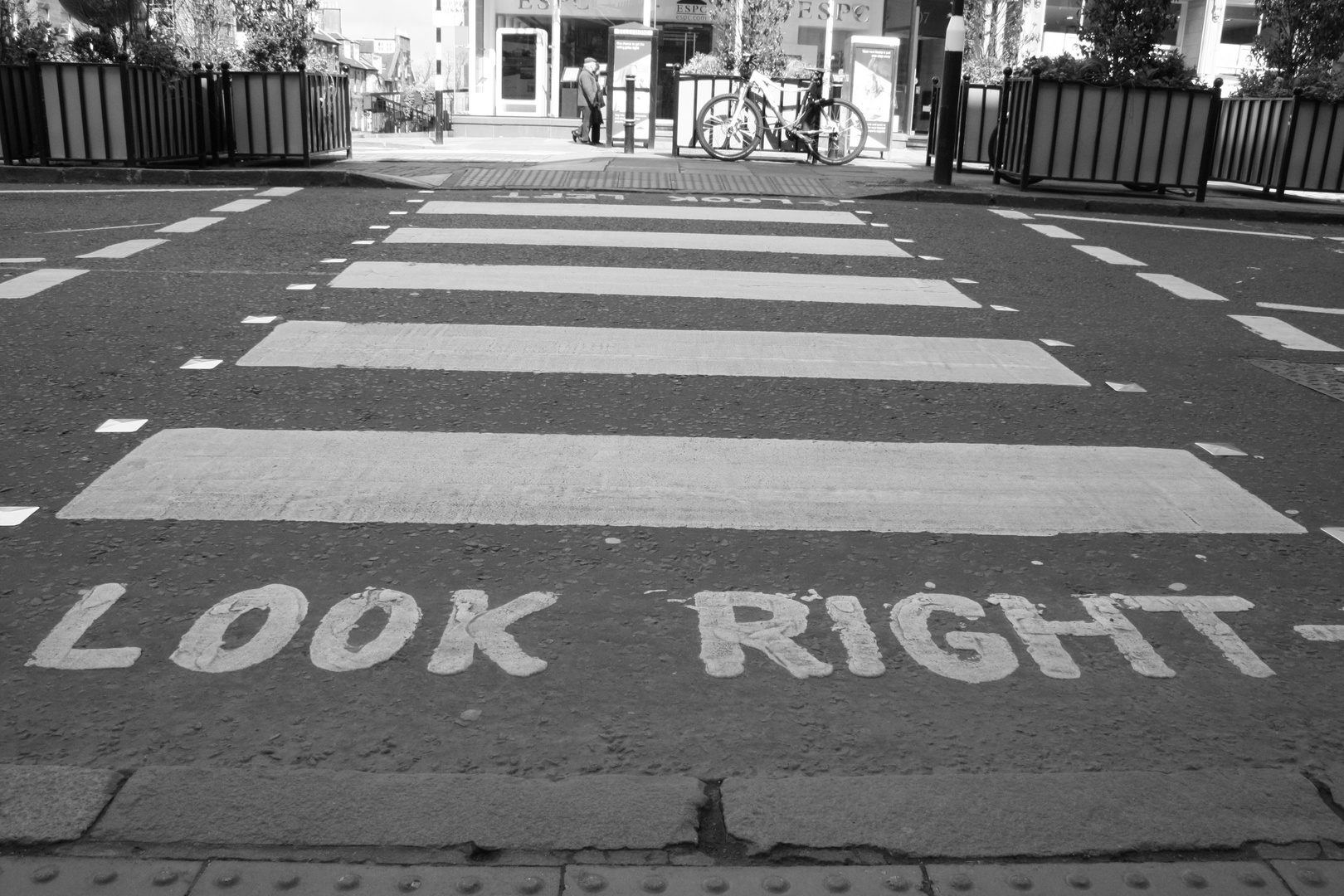 look right, look left