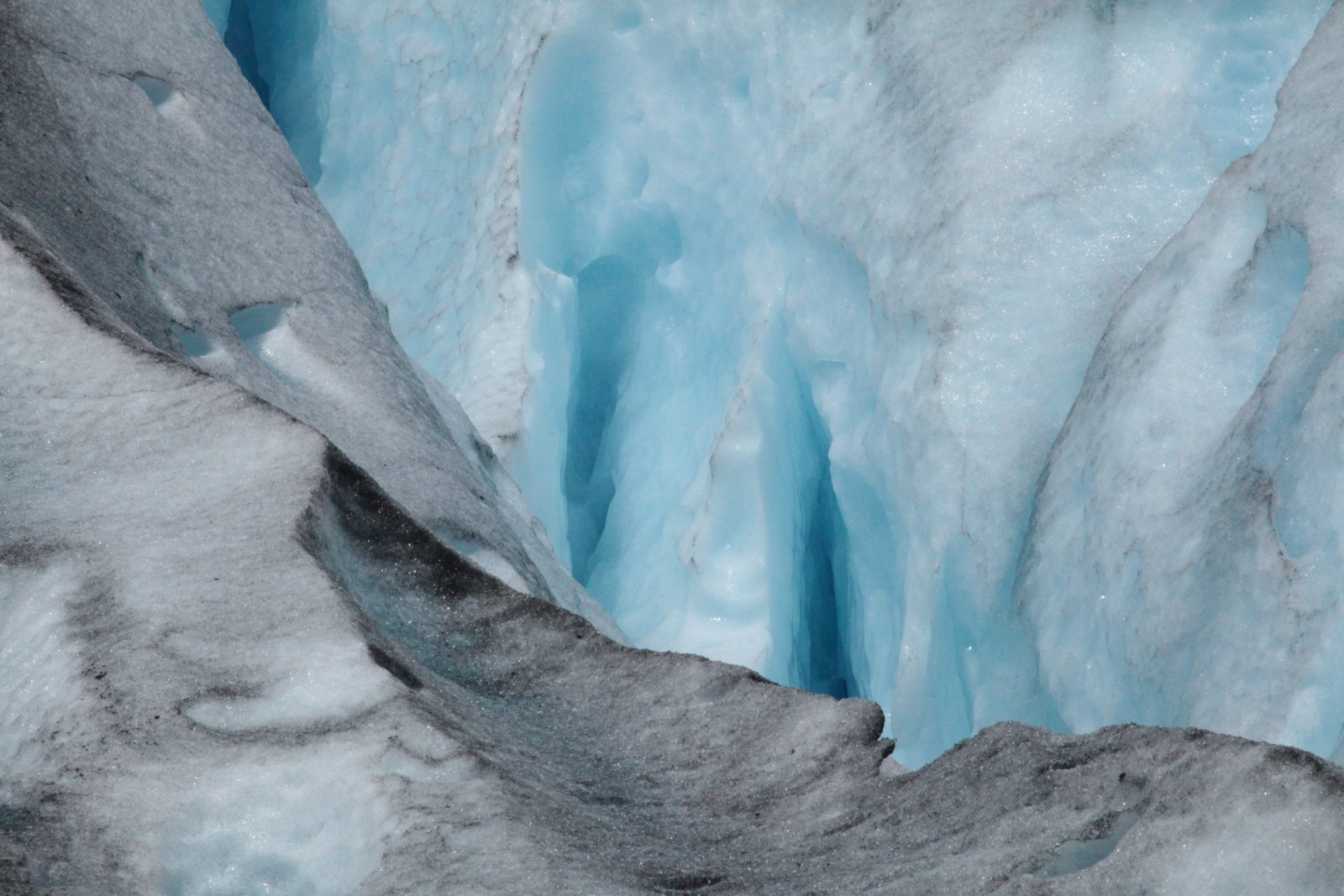 Looking inside / Blick ins Innere, Nigardsbreen, Norwegen