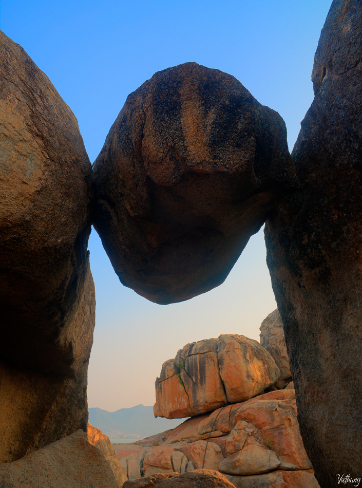 Looking through the hanging stone in Nha Trang