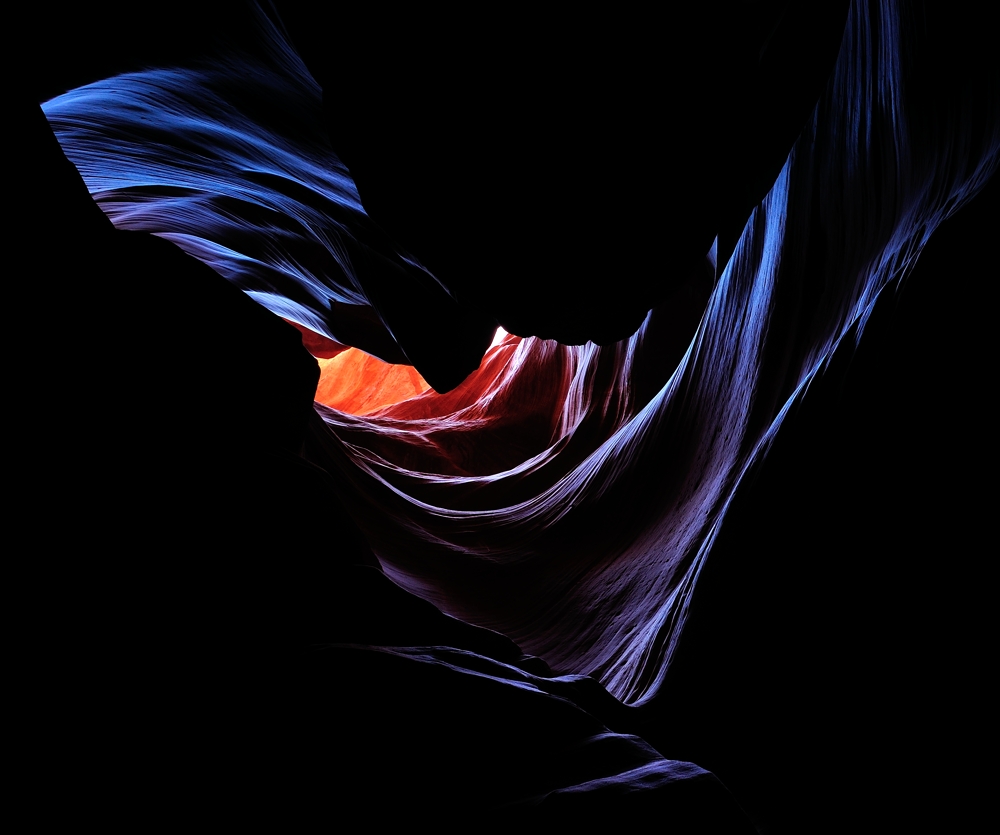 Looking up in the Upper Antelope Canyon