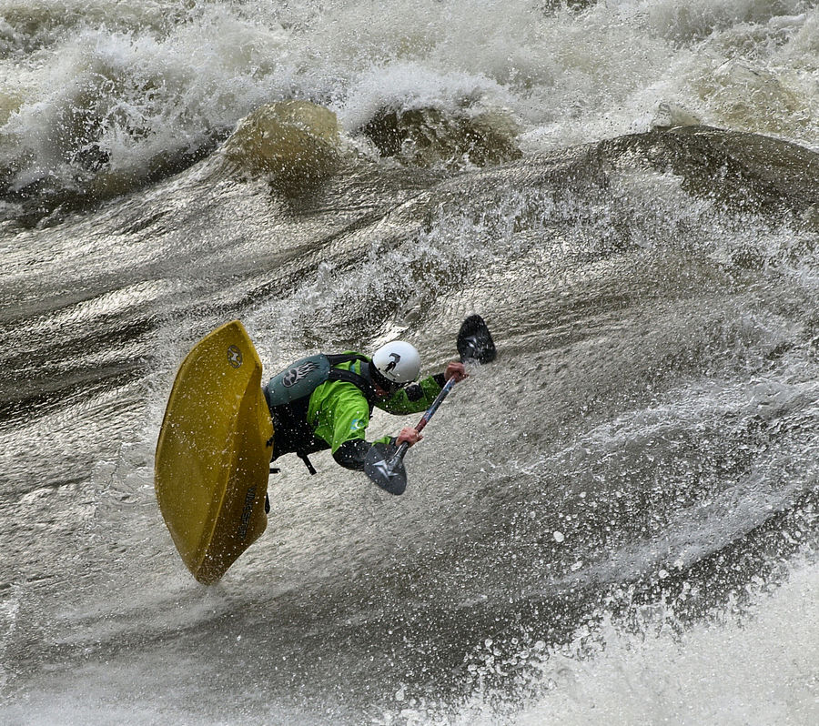 Looping kayak free ride