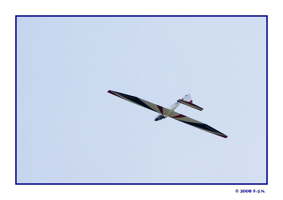 Looping mit einem Segelflugzeug.