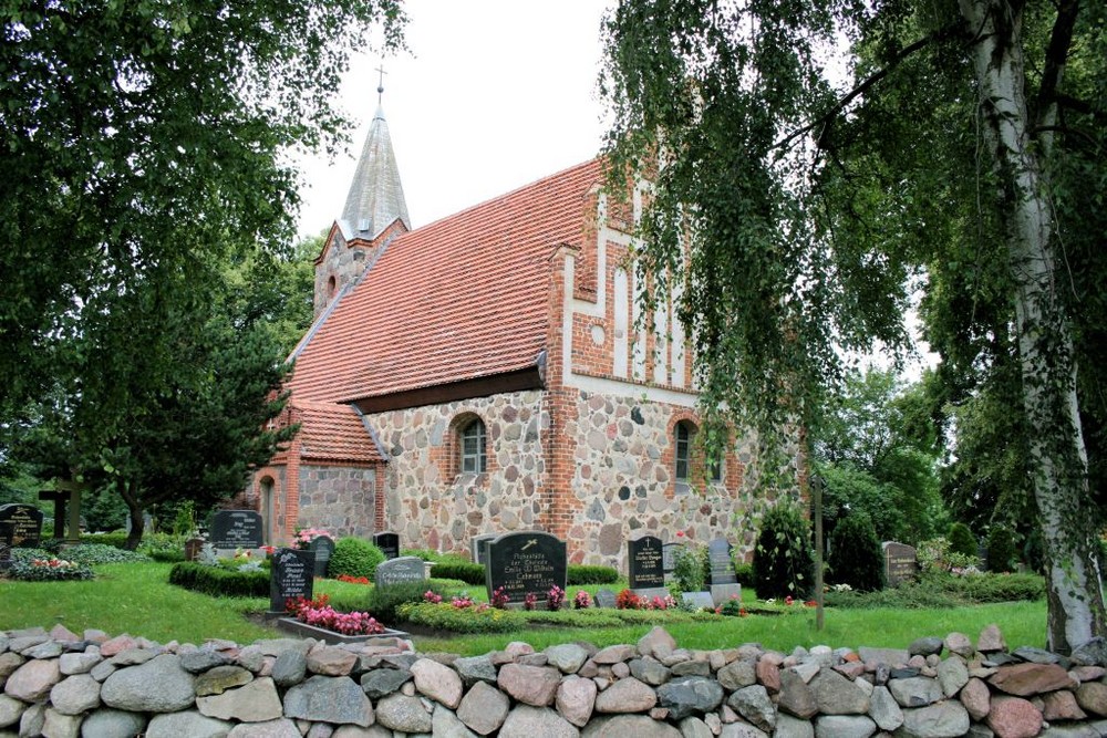 Loplower Dorfkirche