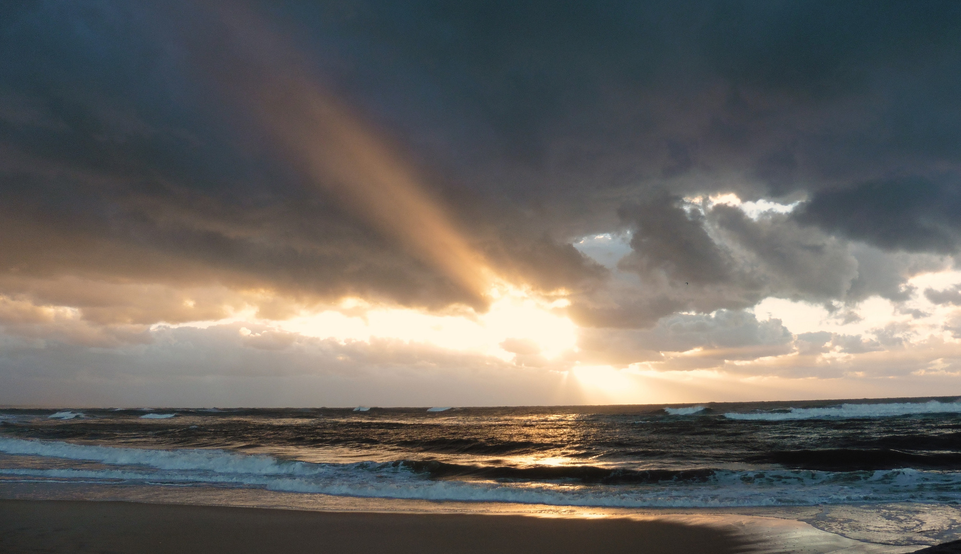 L'orage arrive sur l'océan