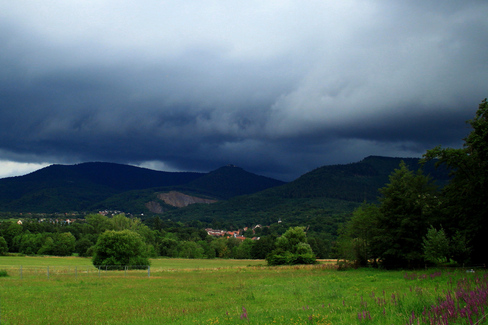 l'orage s'approche du Mont Sainte Odile'