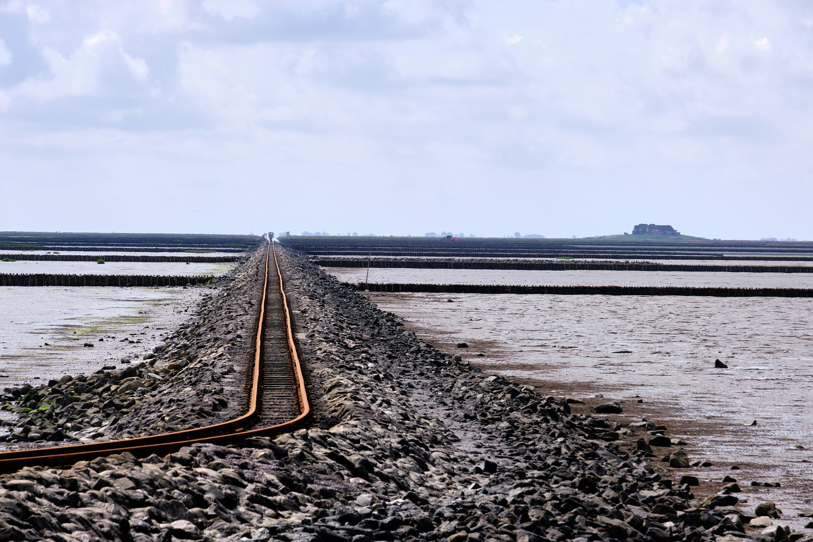 Lorenbahn zur Hallig Nordstrandischmoor