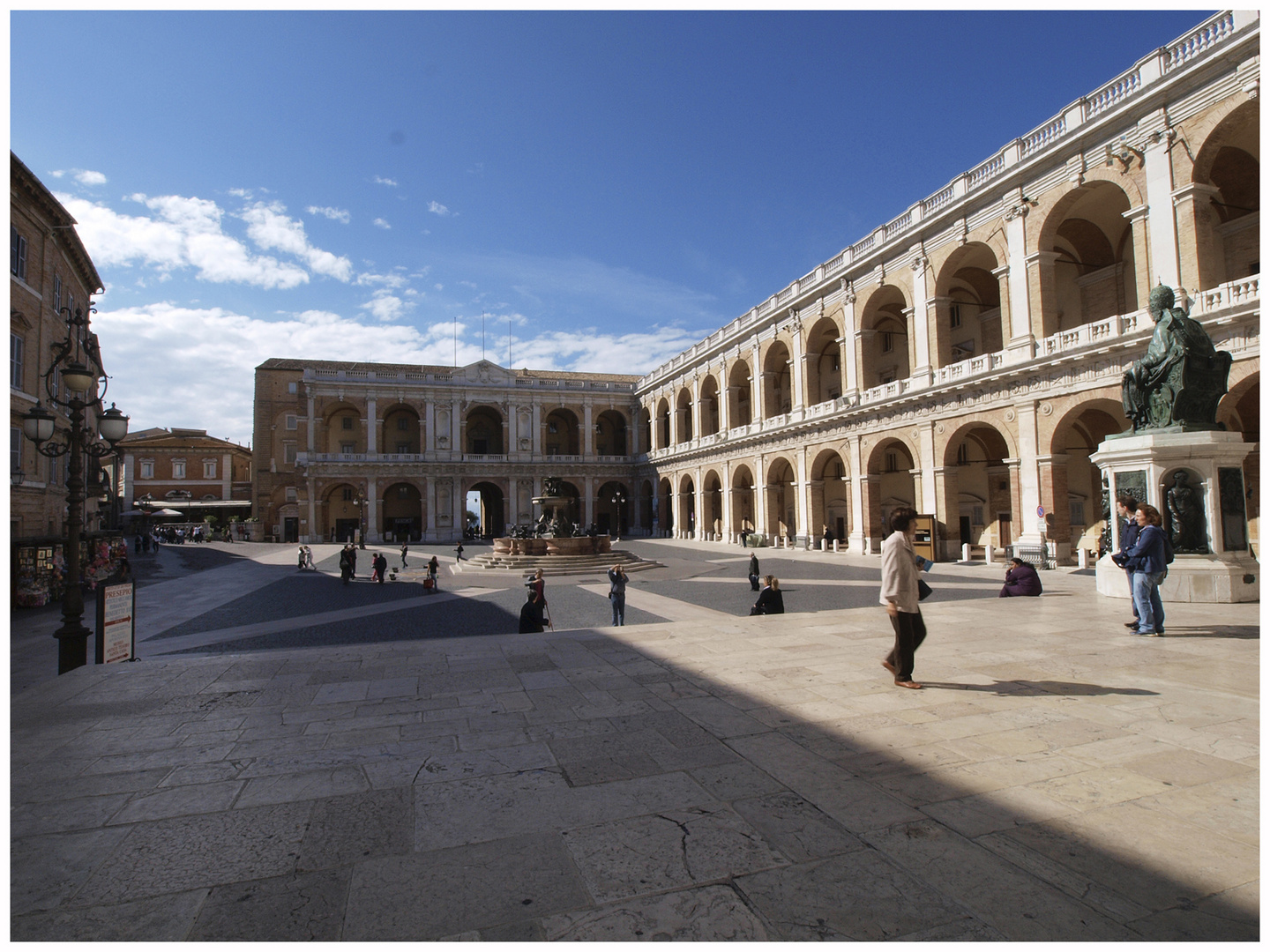 Loreto la piazza