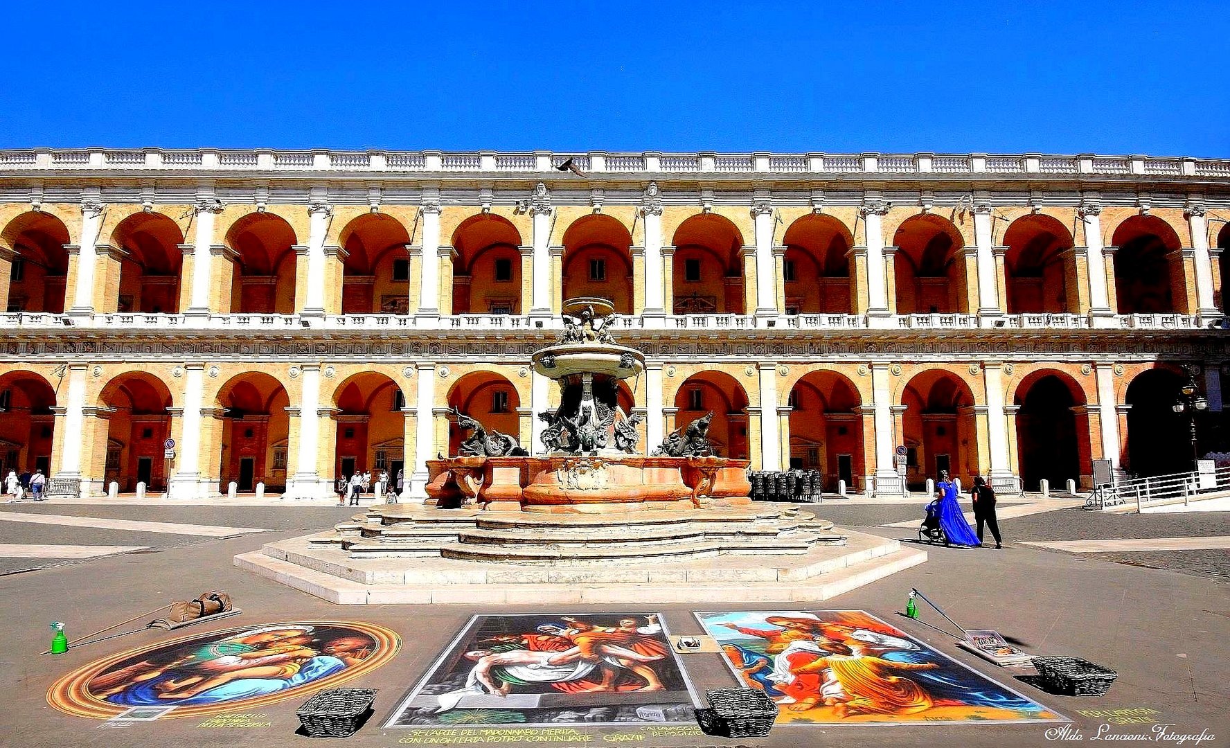 Loreto.Piazza del Santuario, Fontana, opera di Carlo Maderno