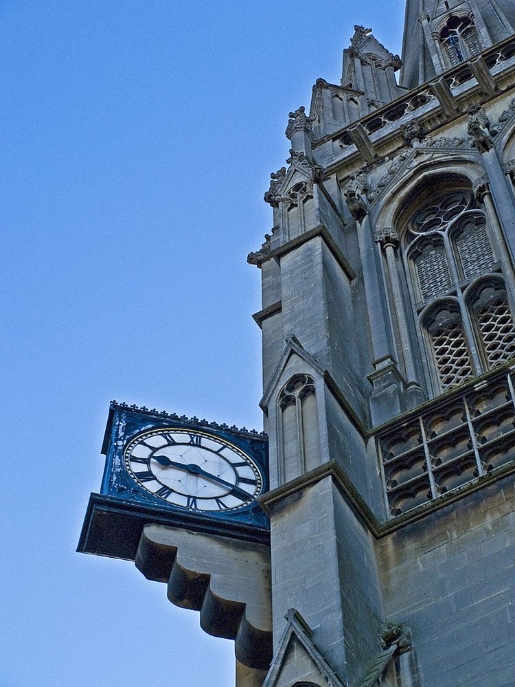 L’originale horloge d’angle de l’Eglise Notre-Dame des martyrs anglais à Cambridge 