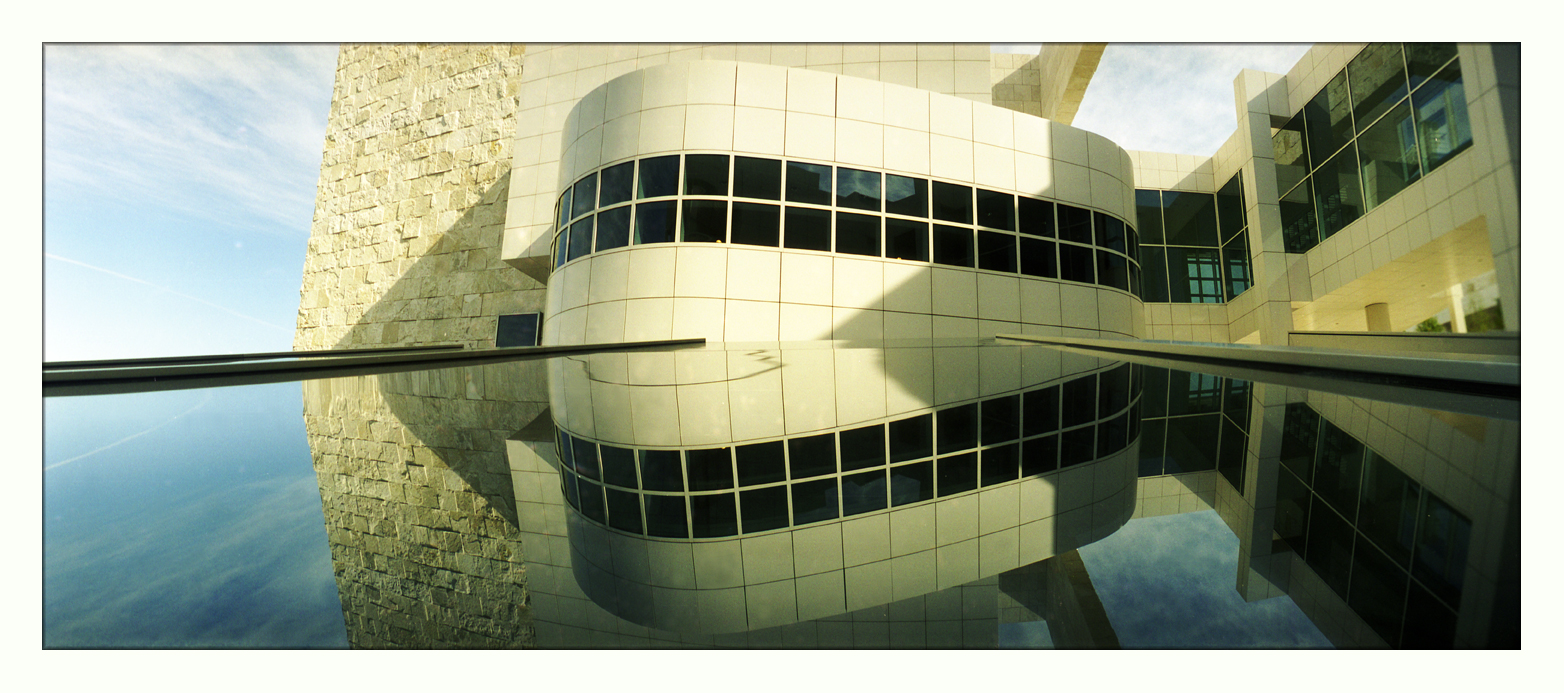 Los Angeles Getty Center in der Eigenspiegelung