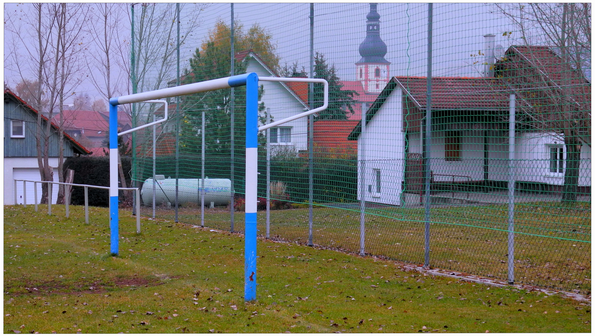 Los colores del otoño III, el campo de deportes