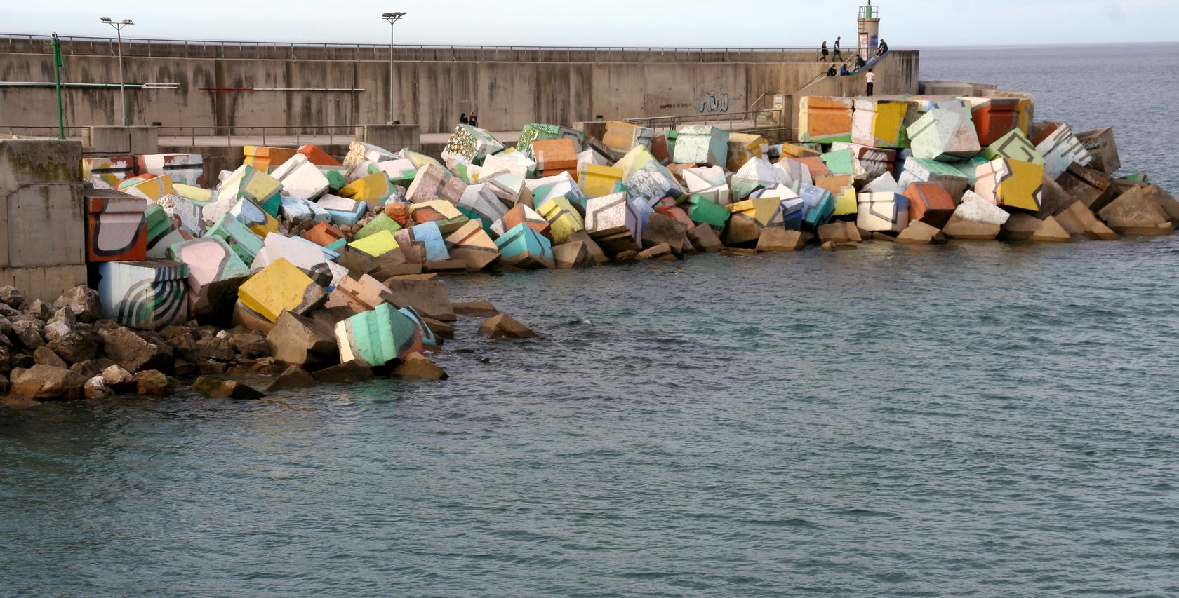 Los Cubos de la Memoria en el puerto de Llanes (Asturias)