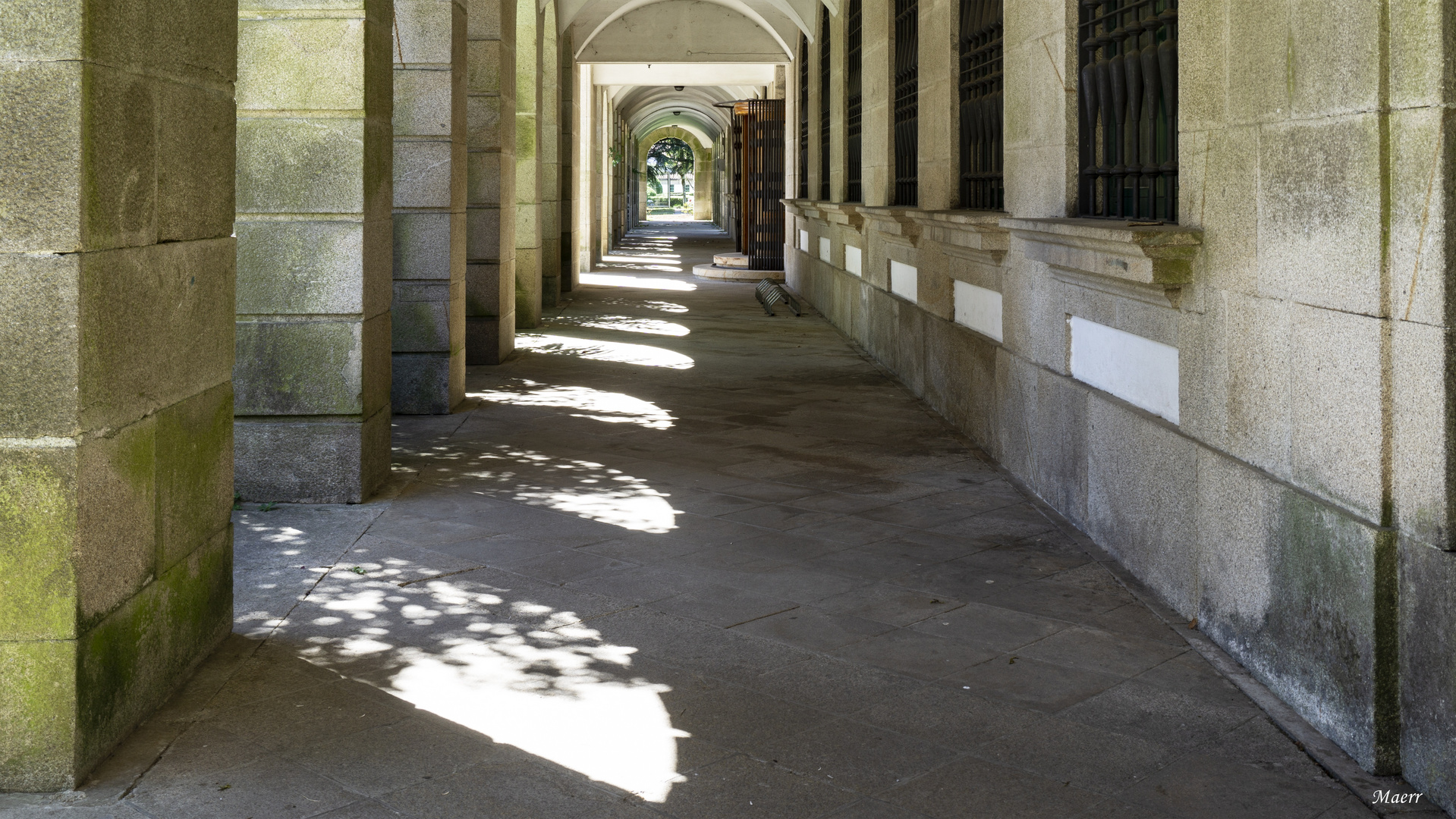 Los estudiantes están de vacaciones  y el campus desierto.