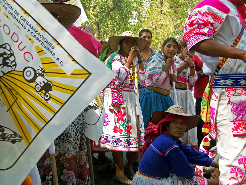 Los que bajaron del monte para abrazar la ciudad.