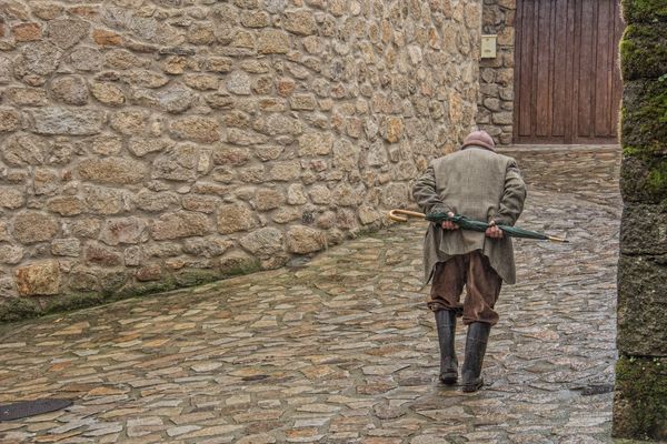 LOS QUE CAMINAN DESPACIO