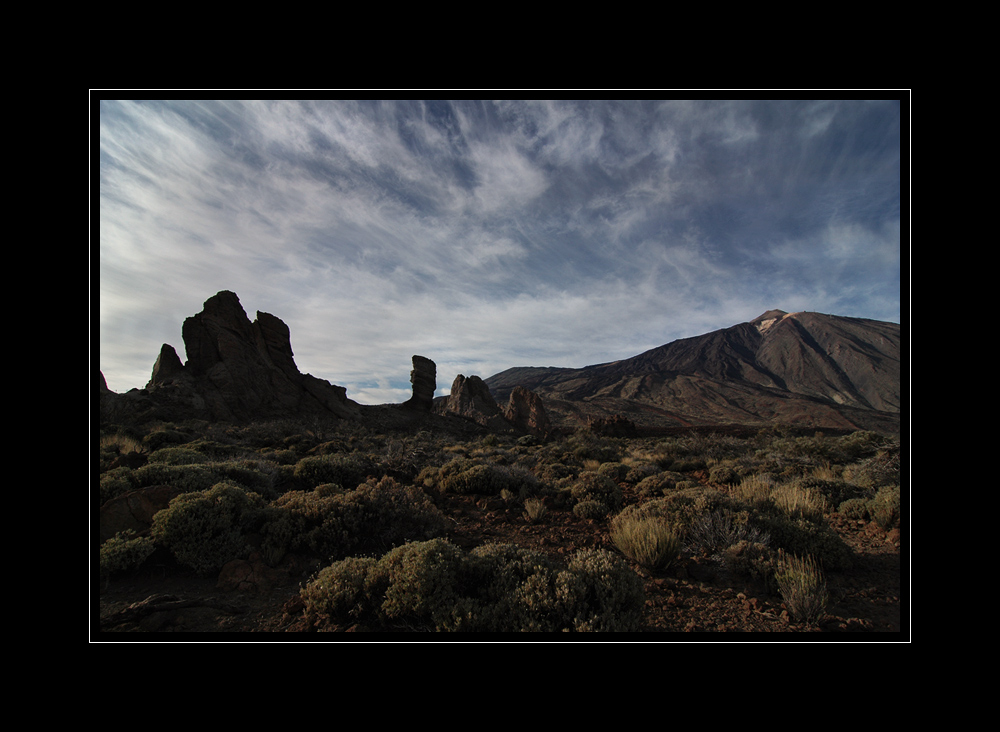 Los Roques de Garcia mit Teide im Hintergrund