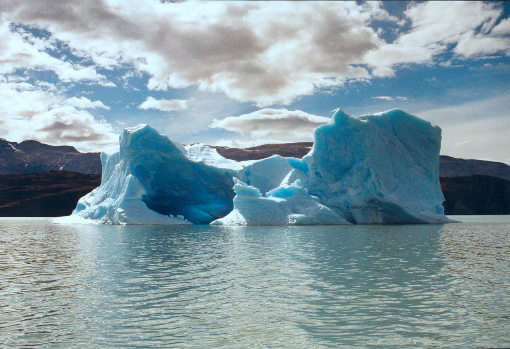 los témpanos en el Lago Argentino cerca del glaciar Uppsala
