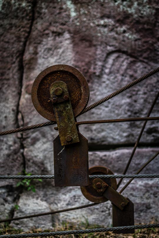 Lose Rollen an der Winde im Steinbruch Michelnau